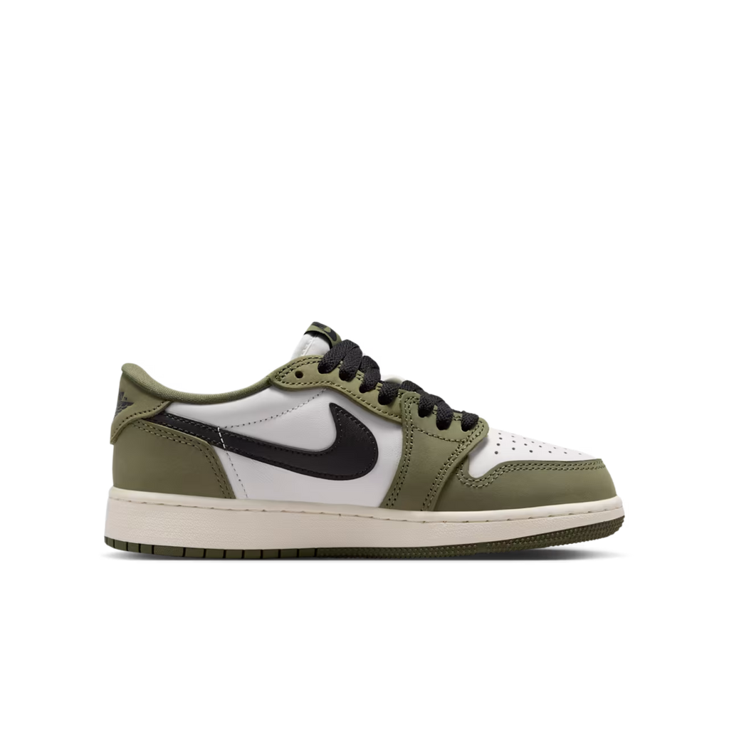 (GS) Air Jordan 1 Retro Low OG "Medium Olive" (2026) [HQ6999-200] Sneakers in Green | FOOT NINJAS {2}