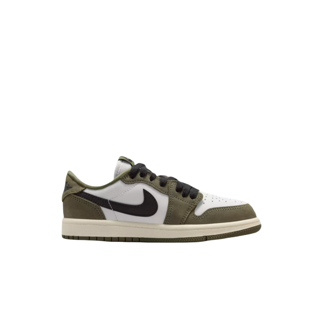 (PS) Air Jordan 1 Retro Low OG "Medium Olive" (2026) [HQ6996-200] Sneakers in Green | FOOT NINJAS {2}